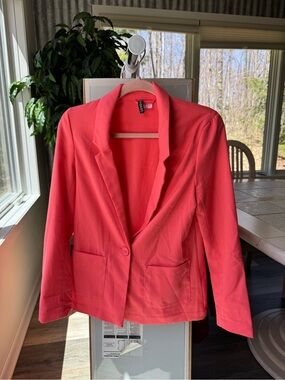 Divided Coral Single-Button Blazer